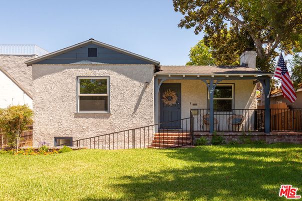 Backyard, Exterior, Facade, Ranch