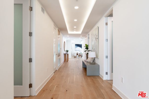 Interior, Recessed Lighting, Wood Texture Flooring