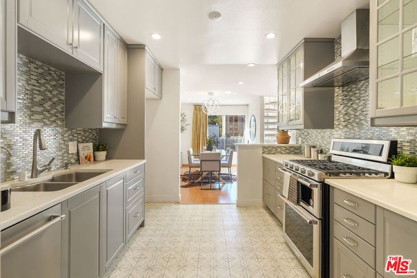 Chandelier, Dining room, Interior, Kitchen, Recessed Lighting, Stainless Steel Appliances, Wood Texture Flooring