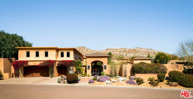 Exterior, Facade, Mediterranean