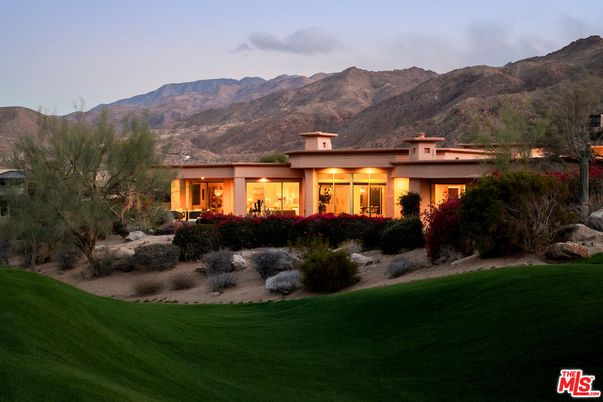 Backyard, Exterior, Facade, Modern