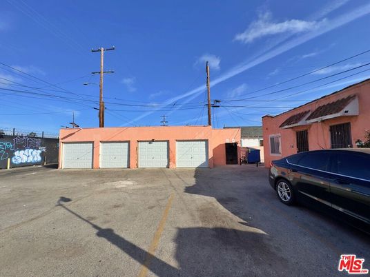 Detached Garage, Exterior