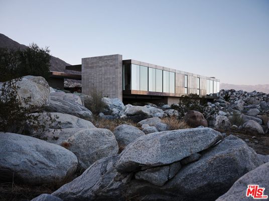 Exterior, Facade, Modern