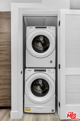 Interior, Utility Closets, Washer, Wood Texture Flooring