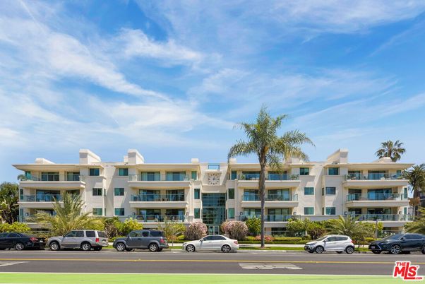 Exterior, Facade, Condo Building