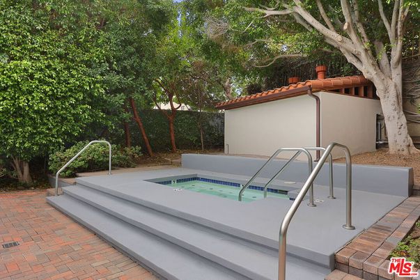 Exterior, Hot Tub, Pool