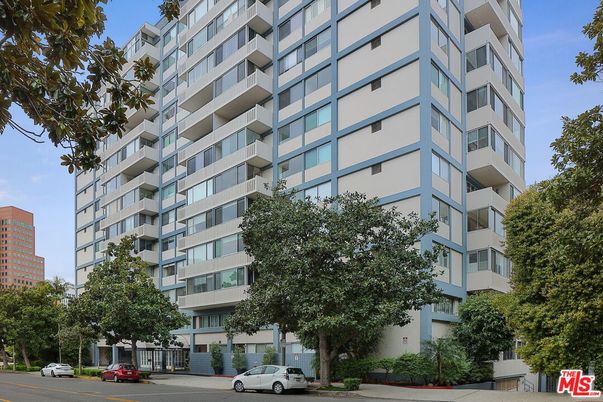 Exterior, Facade, Condo Building