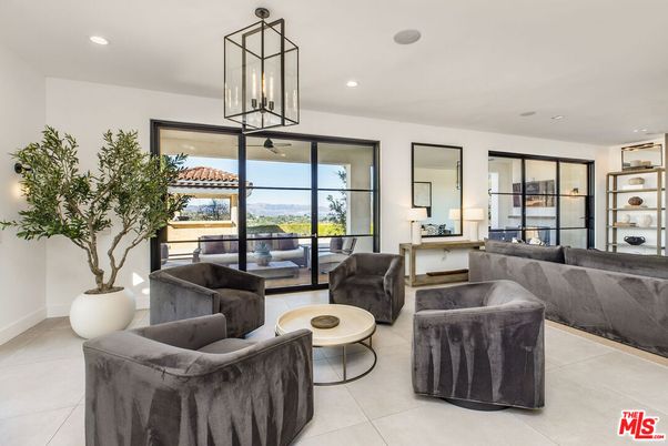 Interior, Living room, Pendant Lights, Recessed Lighting