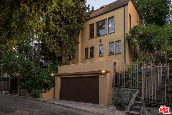 Attached, Exterior, Facade, Mediterranean