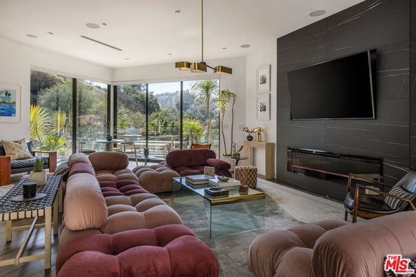 Fireplace, Interior, Living room, Pendant Lights, Recessed Lighting
