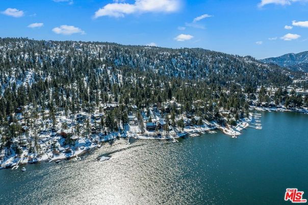 Exterior, Lake