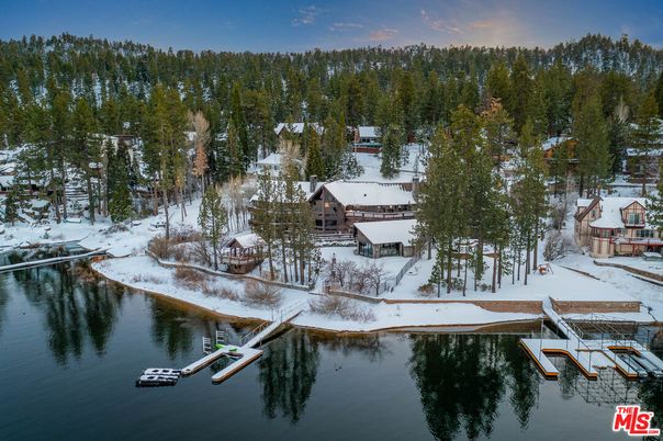 Exterior, Lake