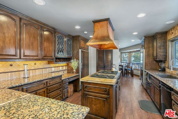 Dining room, Interior, Kitchen, Recessed Lighting, Stainless Steel Appliances, Wood Texture Flooring