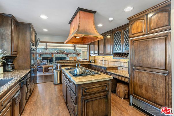 Fireplace, Interior, Kitchen, Recessed Lighting, Wood Texture Flooring