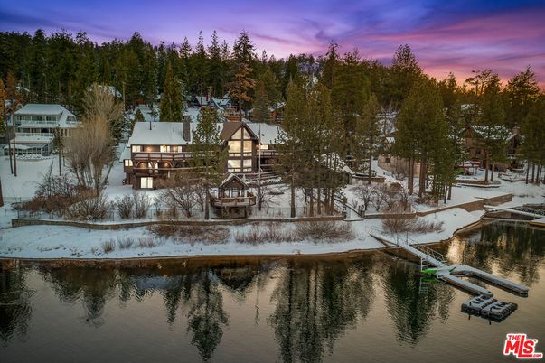 Exterior, Lake