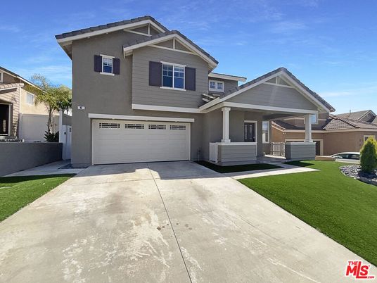 Attached, Exterior, Facade, American Craftsman
