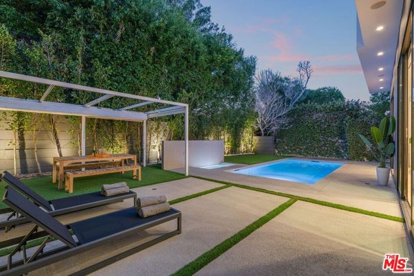 Backyard, Exterior, Pool