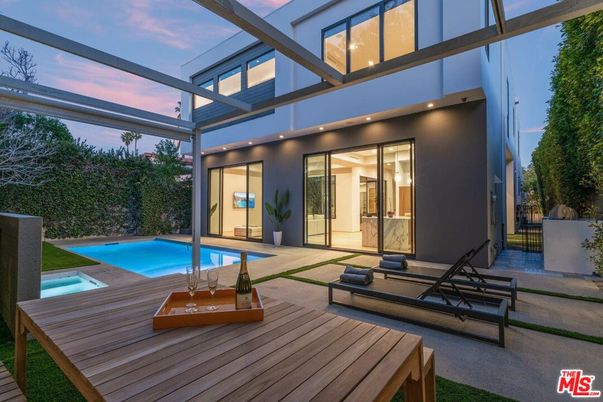 Exterior, Glass Ceilings, Pool, Sun Room
