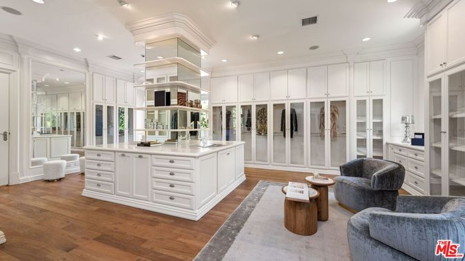 Interior, Recessed Lighting, Walk-in Closets, Wood Texture Flooring
