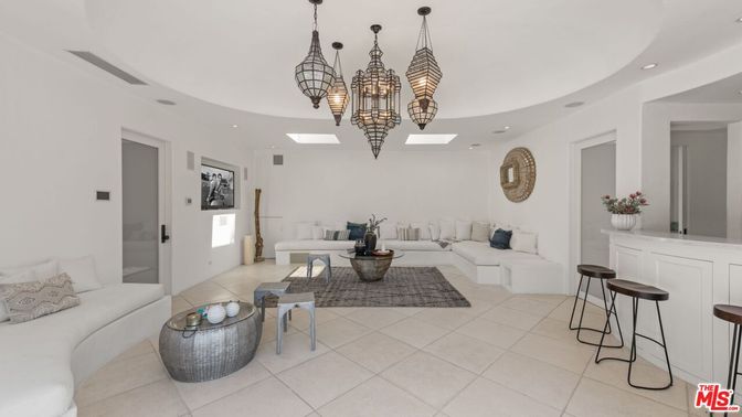 Chandelier, Interior, Living room, Recessed Lighting
