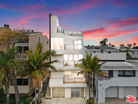 Attached, Exterior, Facade, Modern