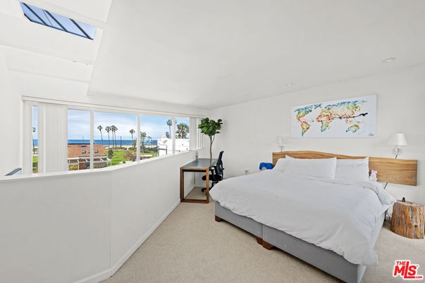Bedroom, Interior, Recessed Lighting, Water