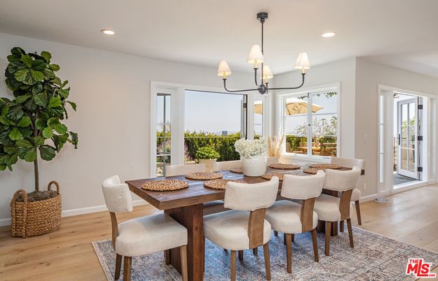 Chandelier, Dining room, Interior, Recessed Lighting, Wood Texture Flooring
