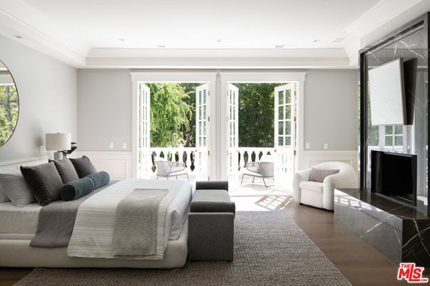 Bedroom, Fireplace, Interior, Recessed Lighting, Wood Texture Flooring