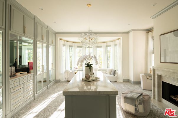 Chandelier, Fireplace, Interior, Recessed Lighting
