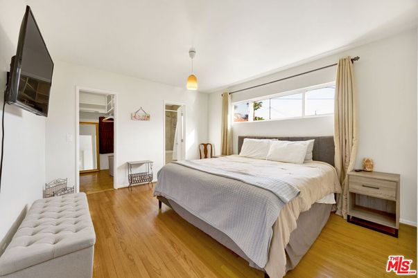 Bedroom, Interior, Pendant Lights, Wood Texture Flooring