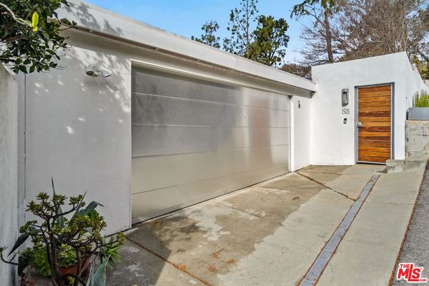 Detached Garage, Exterior