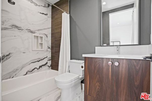 Bathroom, Interior, Marble, Marble Walls, Recessed Lighting