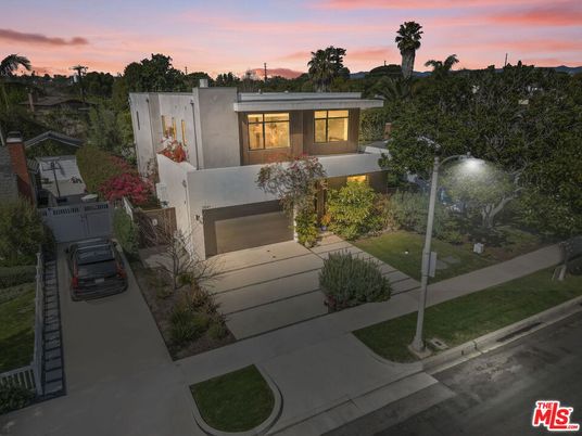 Attached, Exterior, Facade, Modern