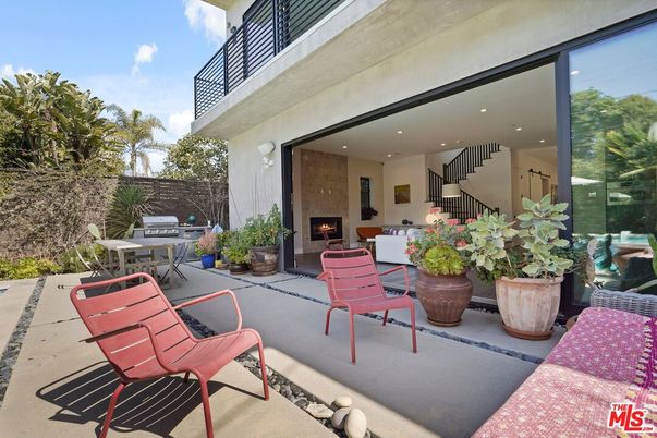 Exterior, Fireplace