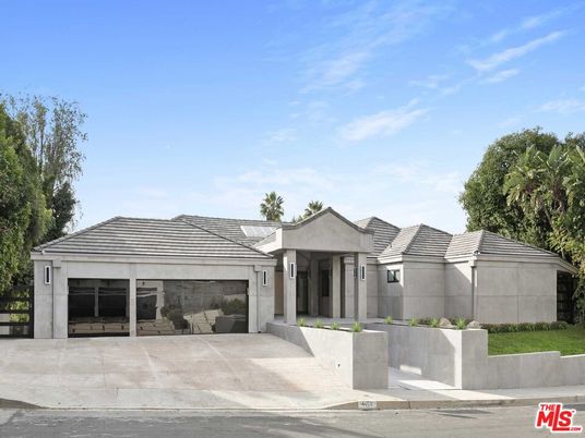Attached, Exterior, Facade, Modern