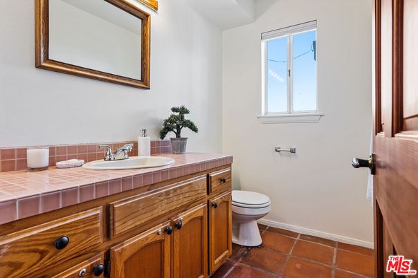 Bathroom, Interior, Tile Countertops