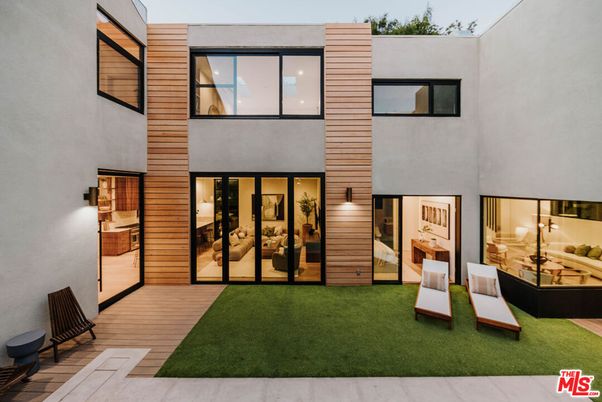Backyard, Exterior, Facade, Modern