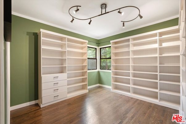 Interior, Walk-in Closets, Wood Texture Flooring