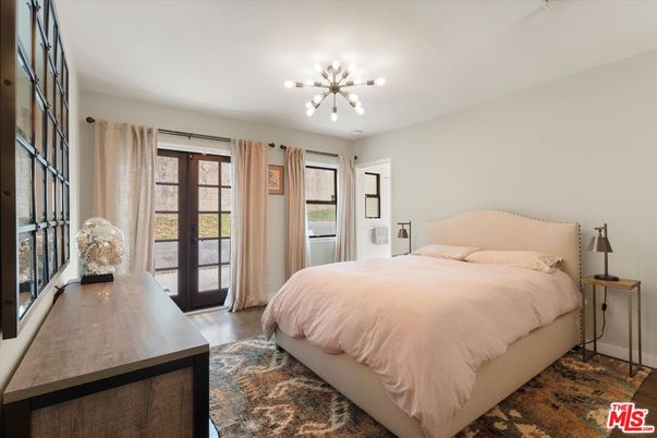 Bedroom, Interior, Pendant Lights, Wood Texture Flooring