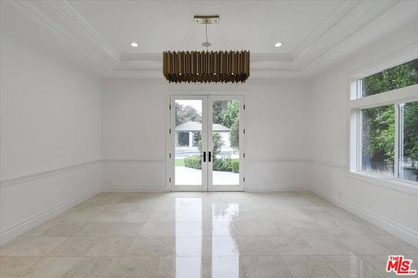 Chandelier, Empty room, Interior, Recessed Lighting