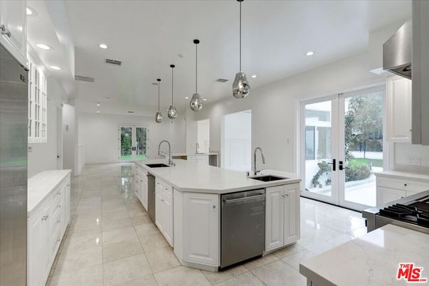 Interior, Kitchen, Pendant Lights, Recessed Lighting, Stainless Steel Appliances