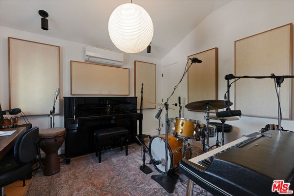 Fitness Equipment, Interior, Piano