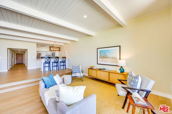 Interior, Kitchen, Living room, Pendant Lights, Recessed Lighting, Wood Texture Flooring