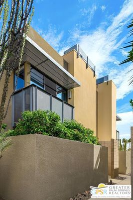 Exterior, Facade, Modern