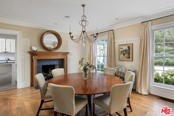 Chandelier, Dining room, Fireplace, Interior, Wood Texture Flooring