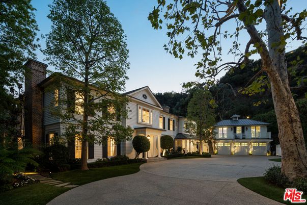 Backyard, Exterior, Facade, Farmhouse