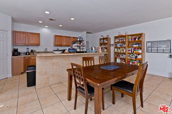 Dining room, Interior, Kitchen, Recessed Lighting