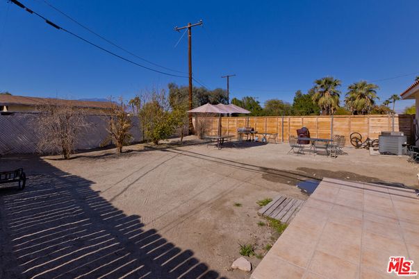 Backyard, Exterior