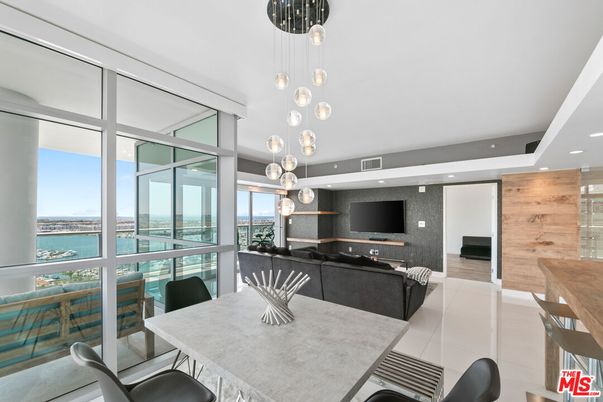 Dining room, Interior, Living room, Pendant Lights, Recessed Lighting, Water