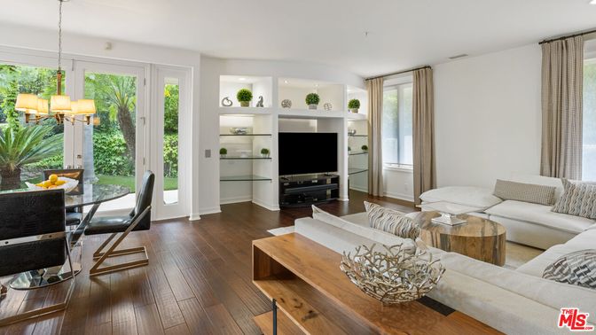 Chandelier, Dining room, Interior, Living room, Recessed Lighting, Wood Texture Flooring